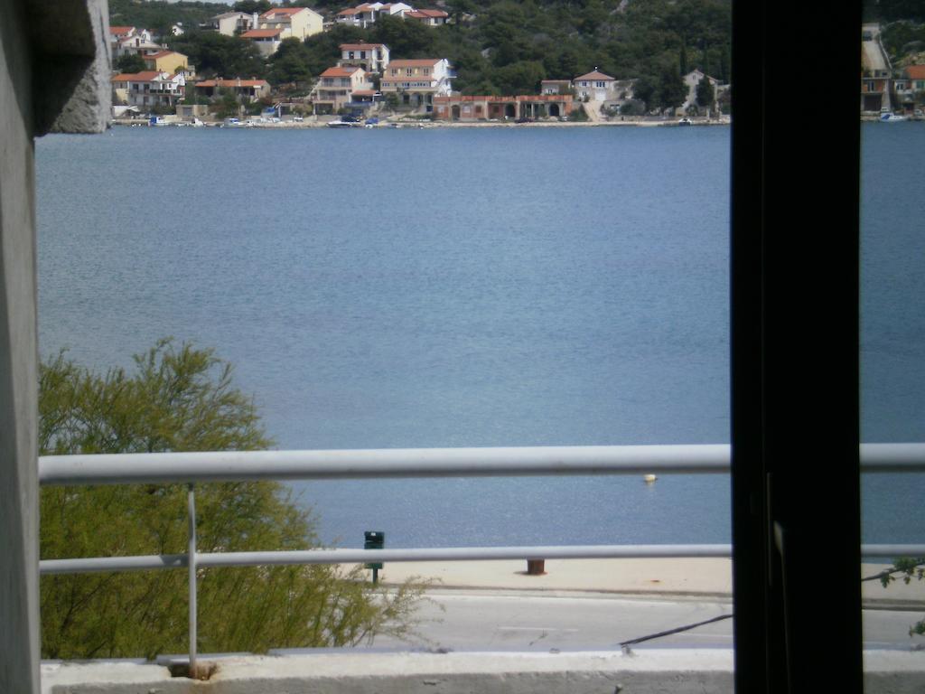 Apartments Lorenco Tisno Kamer foto